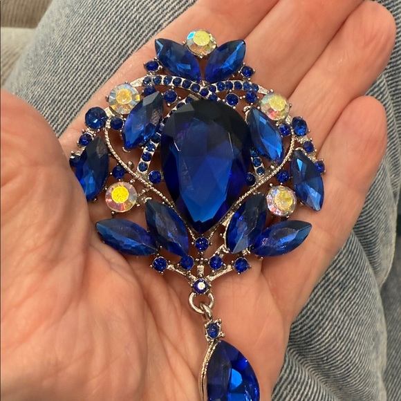 Dazzling Sapphire Blue Brooch Aratta Elsa Pin - Picture 4 of 4